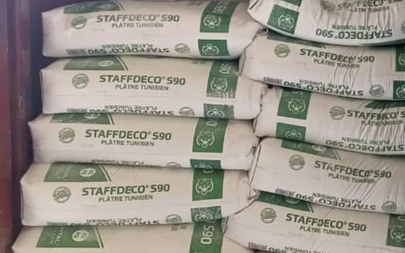Sacs de plâtre STAFFDECO S90 chargés pour Abidjan
