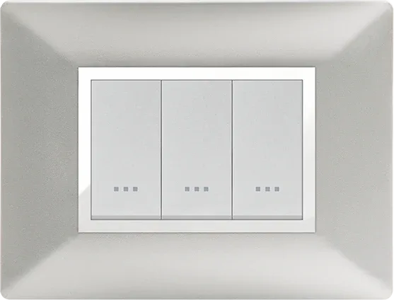 STIEL ALPHA Élégance 3-module rectangular silver cover plate with chrome trim