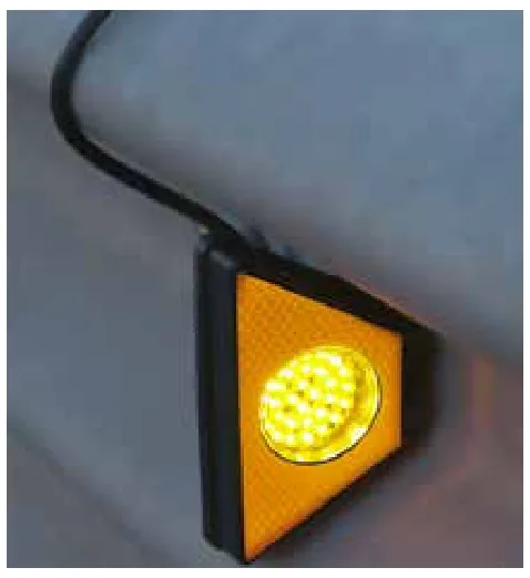 One-way LEDs indicators for guard-rail and new jersey — LSG/300 series – AC power supply