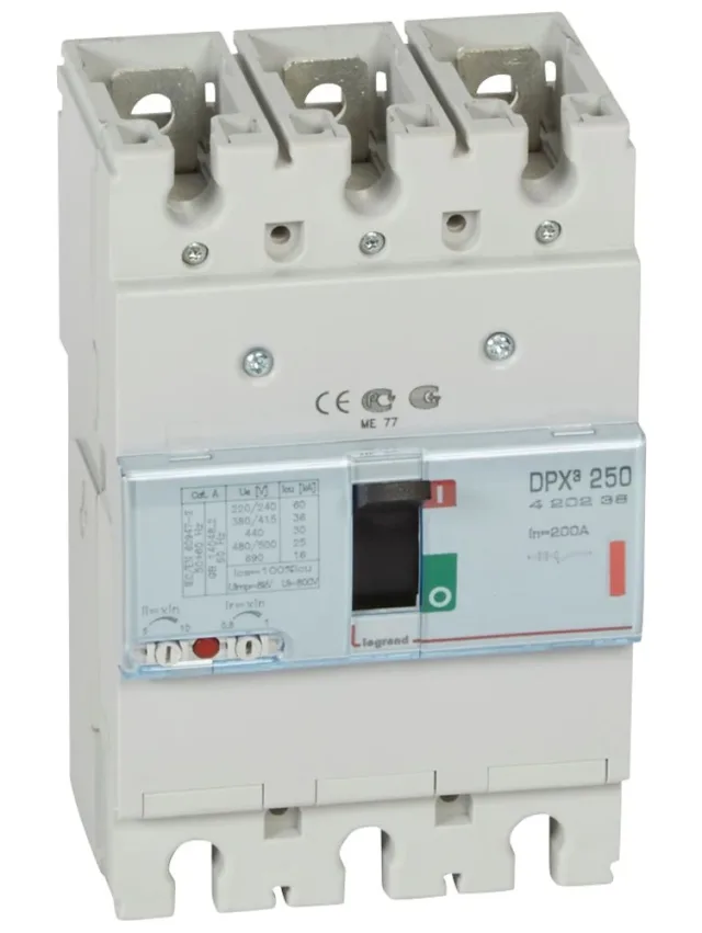 Disjoncteur magnétothermique DPX³250 pouvoir de coupure 36kA 400V~ – 3P – 200A — Legrand — 420238