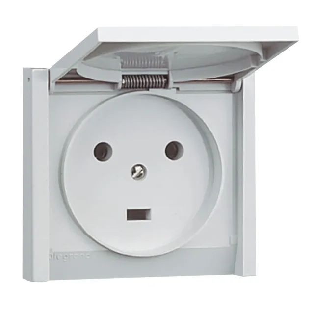 Prise de courant étanche 2P+T 20A à fixer sur boîte Ø67mm ou cadre saillie Plexo complet IP44 encastré – gris — Legrand — 055703