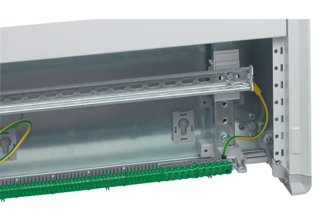 Legrand XL³ 160 enclosure — H 900mm x W 575mm x D 147mm, 4 rows, 24 modules, IP43 — 401815