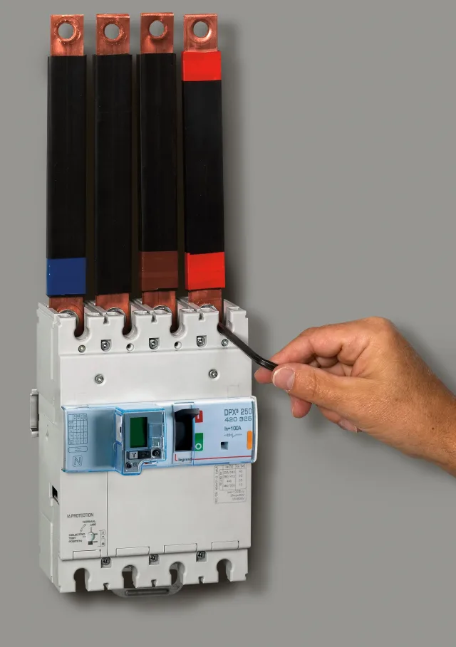 Legrand DPX³ 250 electronic moulded-case circuit breaker — 100A, 4 poles, 25kA Icu at 400V, IP30 — 420325