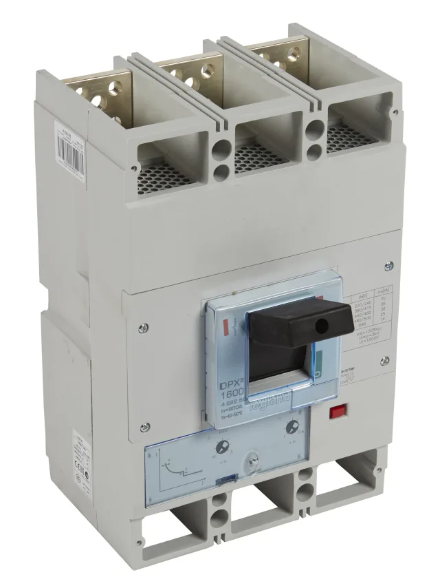 Disjoncteur magnétothermique DPX³1600 pouvoir de coupure 36kA 400V~ – 3P – 800A — Legrand — 422252