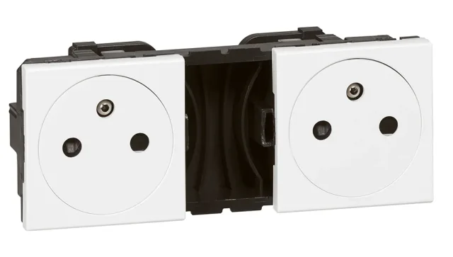 Double prise de courant 2P+T Surface précâblées Mosaic 2×2 modules – blanc — Legrand