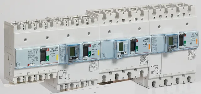 Legrand DPX³ 160 thermal-magnetic moulded-case circuit breaker — 16A, 4 poles, 16kA Icu at 400V, IP30 — 420010