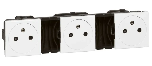 Legrand Mosaic triple socket outlet — 250V, 6 modules, White — 077136