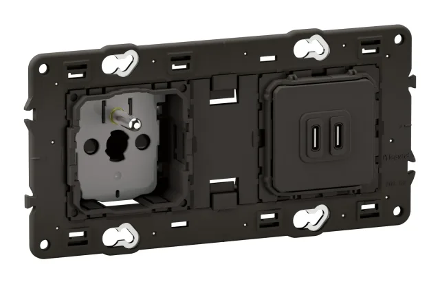 Legrand Céliane socket outlet — 250V, 4 modules — CM0145