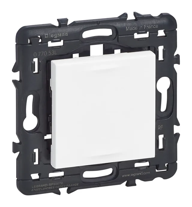 Legrand Mosaic with Netatmo battery-free wireless lighting and socket control — 077053L