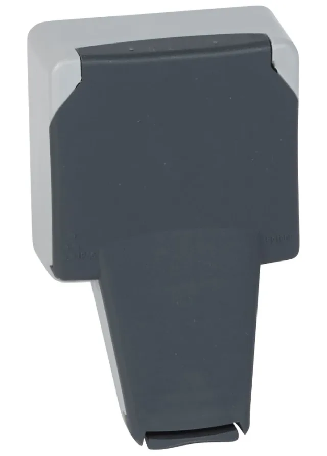 Prise de courant étanche 2P+T avec volet IP66 fiche engagée Plexo composable 16A 250V~ – gris — Legrand — 090485