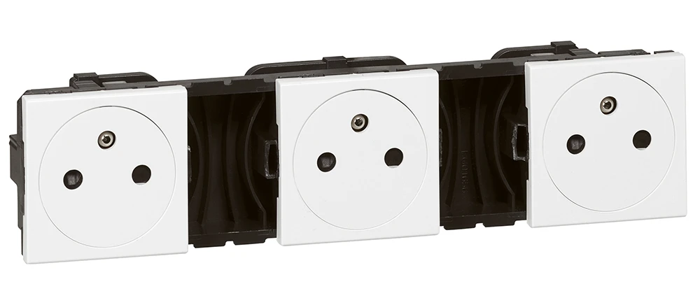 Legrand Mosaic triple socket outlet — 250V, 6 modules, White — 077136