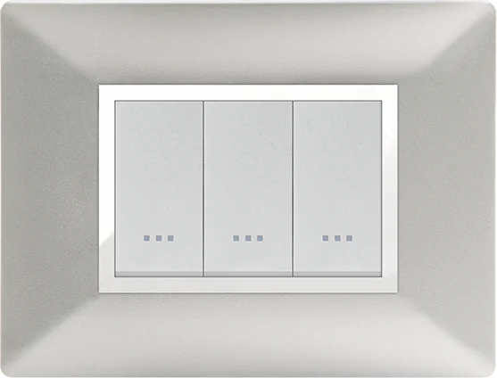 STIEL ALPHA Élégance 3-module rectangular silver cover plate with chrome trim